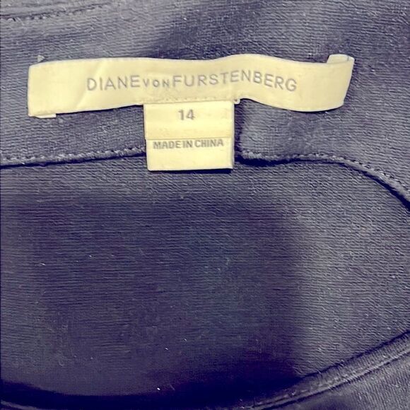Vintage Diane Von Furstenberg navy blue designer dress w/ pockets. Med wt fabric - Picture 8 of 11